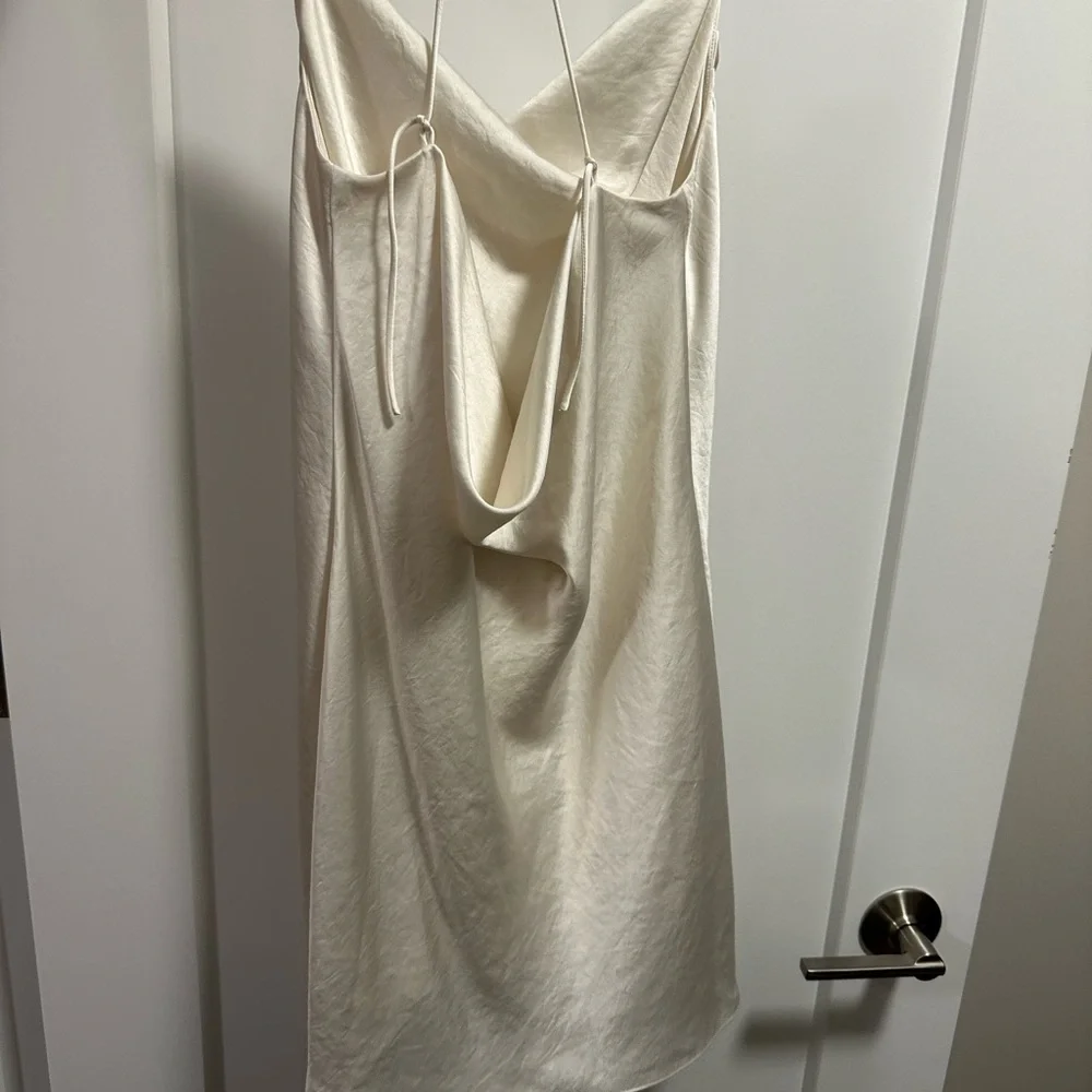 Aritzia Harmonist Dress, NWT perfect for a bridal look - Picture 5 of 6